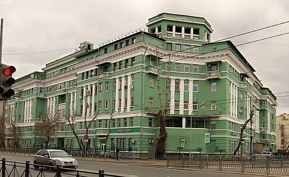 "Зеленый дом" Казани: возмутительная перекраска в розовый и криминальные дворы