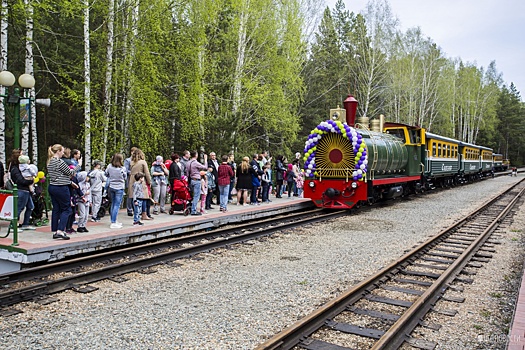 Детская железная дорога в Новосибирске открыла летний сезон работы в День защиты детей
