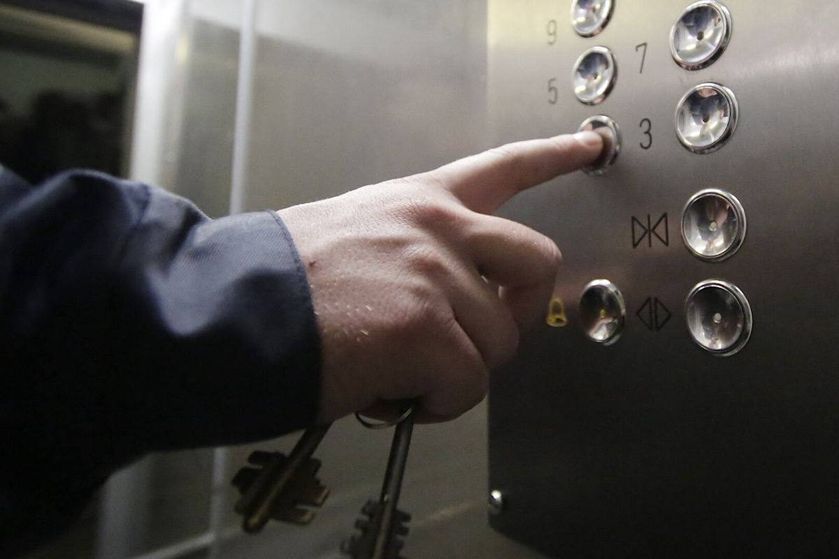 В Краснодаре лифт с ребенком рухнул в жилом комплексе