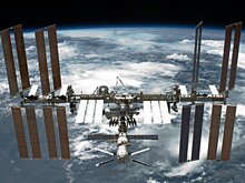 Часть экипажа МКС пересела на корабль «Союз МС-04»