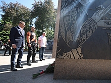 Жога и Текслер почтили память тружеников тыла и павших в СВО в Челябинске