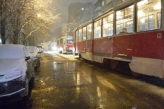 В центре Саратова встали трамваи