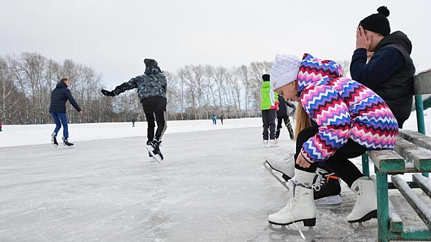 Около 1000 вологжан открыли сезон катания на коньках на стадионе «Локомотив»