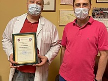 Главные врачи медучреждений в Бибиреве получили благодарности и подарки от руководителя района