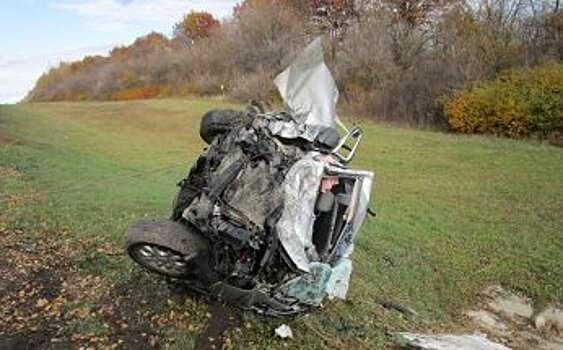Под Липецком водитель Hyundai погиб в столкновении с фурой
