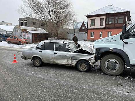 В Оренбурге произошло ДТП с участием трех автомобилей. Погиб 64-летний мужчина