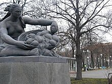 Московских студентов наградили за реставрацию скульптур Мухиной в Лужниках