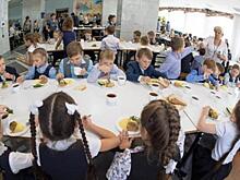 В Иркутской области горячие обеды для школьников пока отменяются