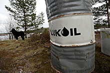 Нефть подешевела на дорогом долларе