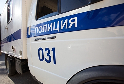 Водитель, выгрузивший бочки с химотходами в Омске, заявил, что получил этот заказ через интернет