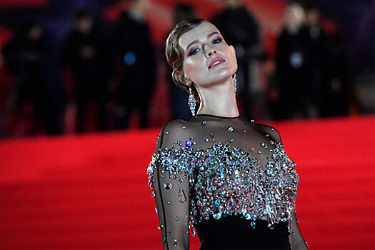 Актриса Софья Эрнст призналась, что не смогла бы переместиться в будущее