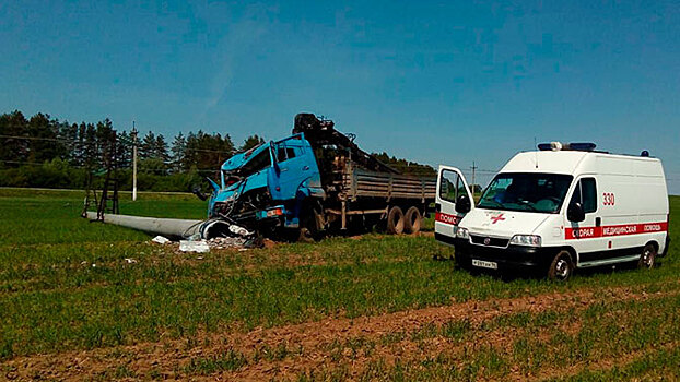 Нашел столб в чистом поле: нелепое ДТП совершил водитель «КамАЗа» в Татарстане