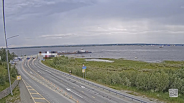 На подъезде к переправе между Салехардом и Лабытнанги образовалась пробка