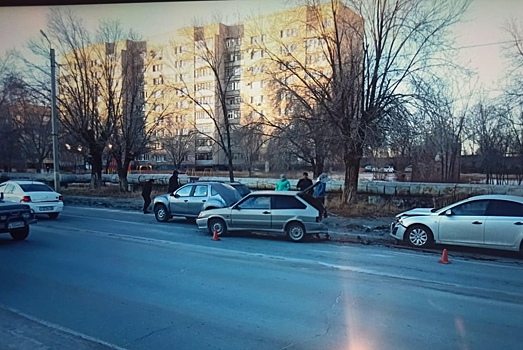 В Новотроицке произошла авария с участием 4 автомобилей