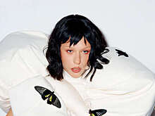 Певица Катя IOWA в день рождения открыла выставку "Симпоэзис"