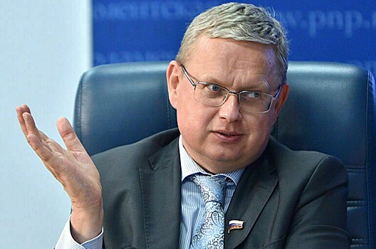 Переведут ли пенсии всех россиян в цифровые рубли, рассказал Делягин