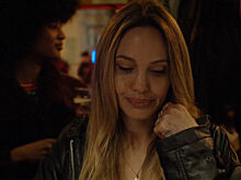 Анджелину Джоли подозревают в романе с коллегой