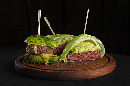 В кремовом авокадо или листьях салата: летние бургеры в мясном ресторане Meat_Coin на Рубинштейна