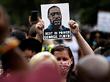 Бюст Джорджа Флойда в Нью-Йорке облили краской