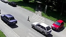 Автомобиль переехал ребенка на "зебре" в Казани. Видео