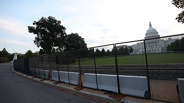 «Столица заборов»: корреспондент показал, как выглядит Капитолий в Вашингтоне перед митингом