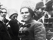 «Умоляем не ложить пальцы в рот большевикам — откусят»