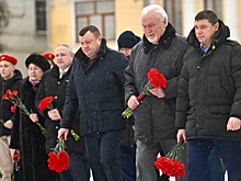 Депутаты во главе с Евгением Матушкиным почтили память тамбовских героев