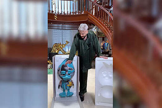 "КП": певец Киркоров показал статую голубой утки за 330 тысяч рублей