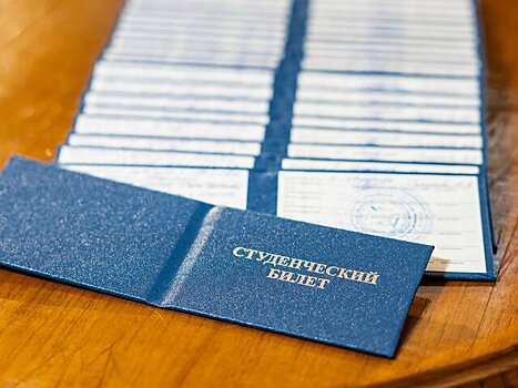 "Коммерсант": кабмин будет ограничивать количество студентов-платников в России