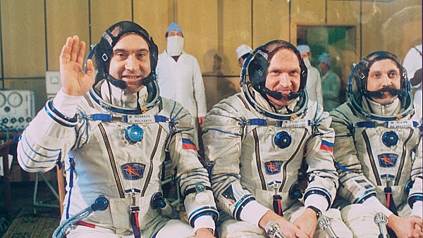 «Летели в никуда»: как врач-космонавт Поляков предотвратил катастрофу на станции «Мир» и спас экипаж