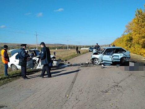 В Башкирии при столкновении двух автомобилей на трассе погибли четыре человека