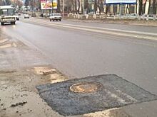 В Орле на Московской улице залатали дыру в асфальте