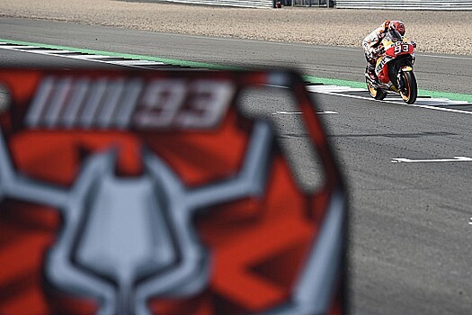 Довициозо выиграл гонку ГП Великобритании MotoGP, Росси — третий, Маркес — сошёл
