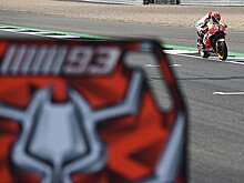 Довициозо выиграл гонку ГП Великобритании MotoGP, Росси — третий, Маркес — сошёл