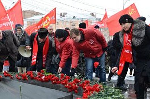 День Советской Армии рязанские коммунисты отметили у Вечного огня