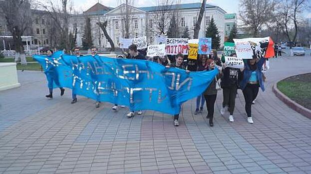 Тысячи жителей Новосибирска вышли на "Монстрацию"