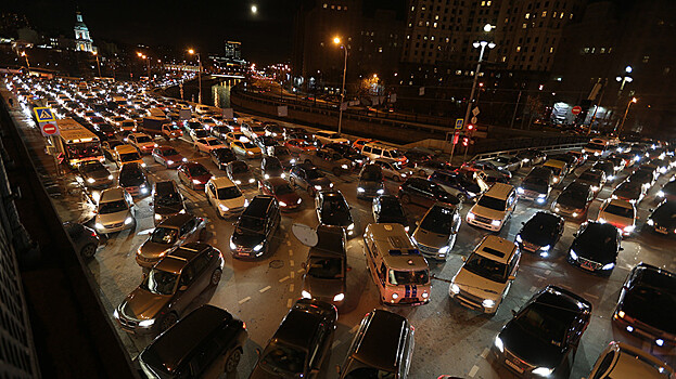 Пробки в Москве достигли девяти баллов