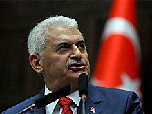 Турецкий премьер раскритиковал Клинтон за слова о готовности вооружать курдов