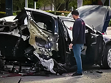 Вот так разорвало: кадры последствий ДТП с участием суперкара и Tesla