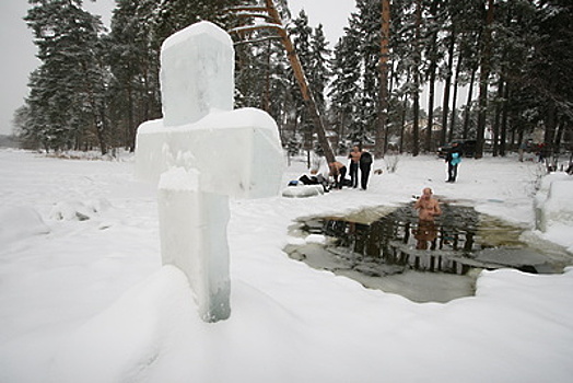 В Подмосковье выявили более 200 нарушений в местах для крещенских купаний