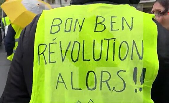 «Желтые жилеты» вновь вышли на протесты в Париже