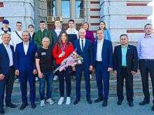 Чемпионку мира по версии WFA Елизавету Токареву в Курске встречали фанаты