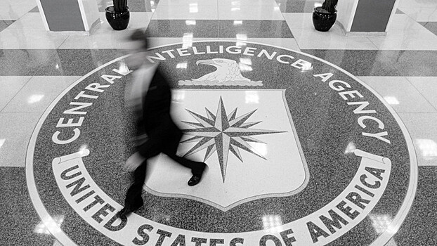 «В шапочках из фольги»: ФСБ оценила «облучение» сотрудника ЦРУ