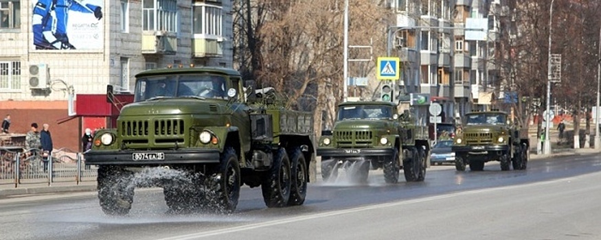 В Томске улицы дезинфицируют с помощью военной техники