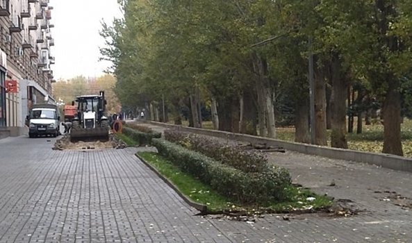 На Аллее Героев в Волгограде заменят тротуарную плитку