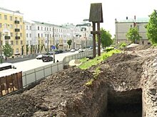 Археологи исследуют найденные у оборонительного вала артефакты