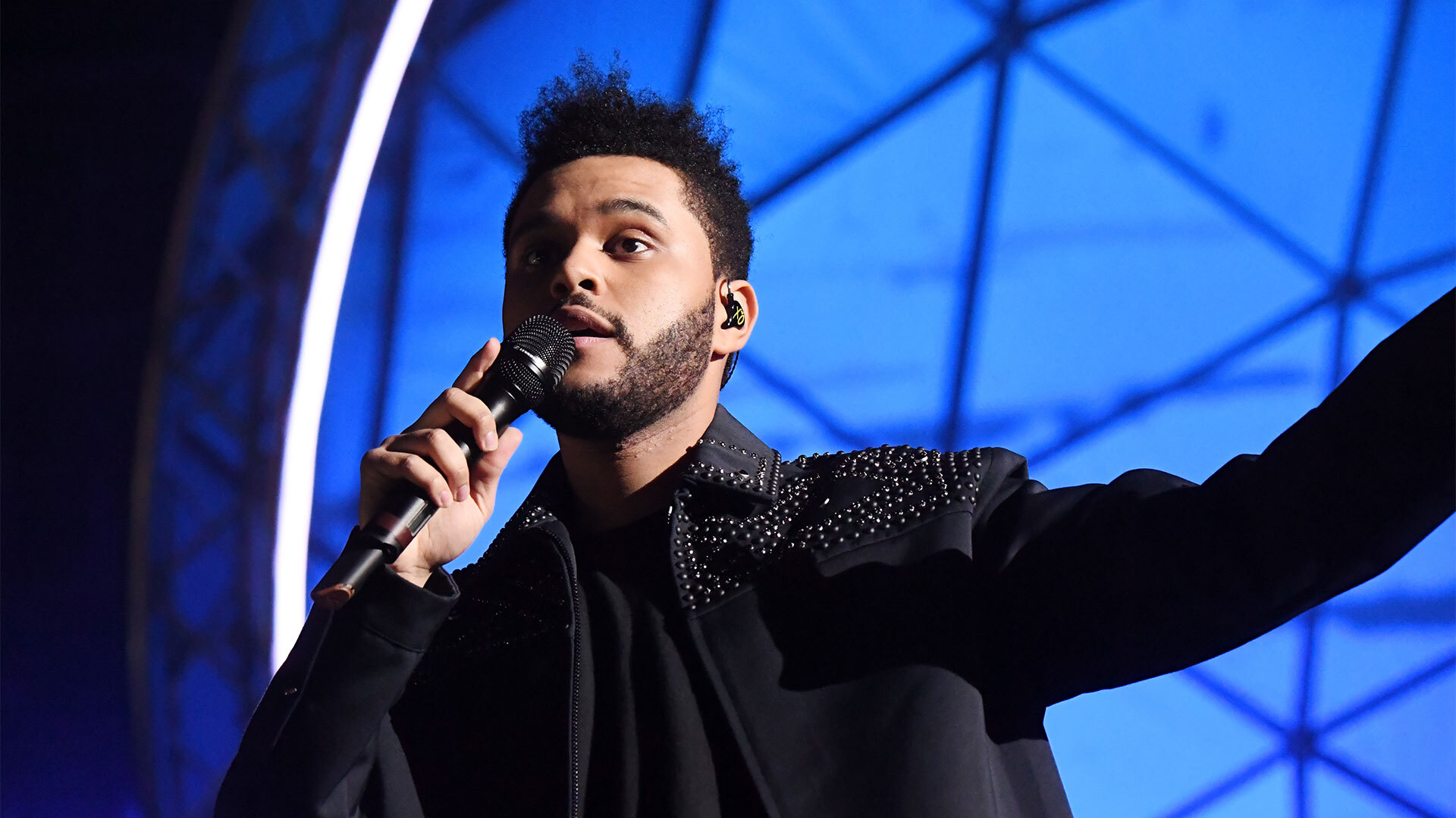 The Weeknd на церемонии вручения премии MTV Europe Music Awards, 6 ноября 2016 года