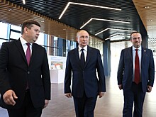 Путин в Великом Новгороде посетил центр интеллектуальной электроники