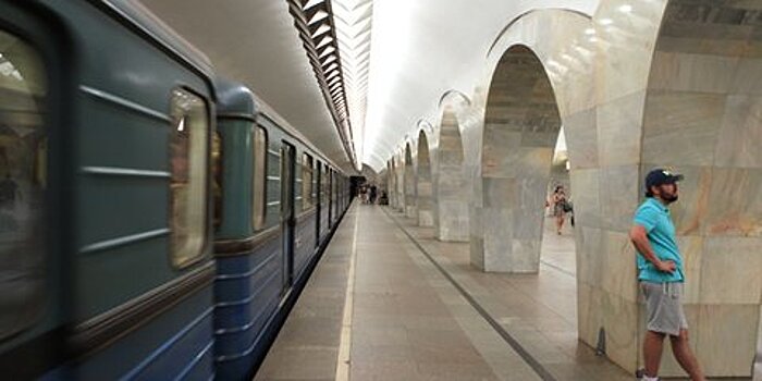 Метрополитен опроверг информацию о падении пассажира на рельсы на "Кузнецком мосту"