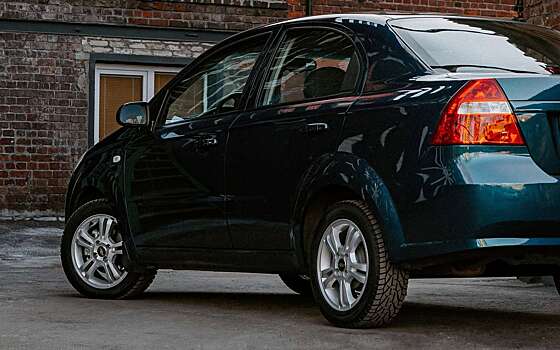 Неубиваемый седан Chevrolet теперь можно купить в России по цене Гранты